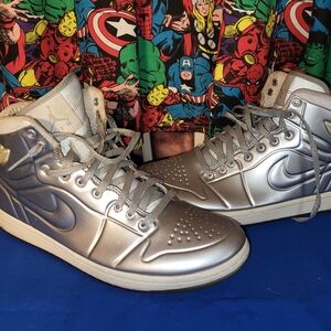 NIKE AIR JORDAN 1 RETRO hightop, size 9 Mens